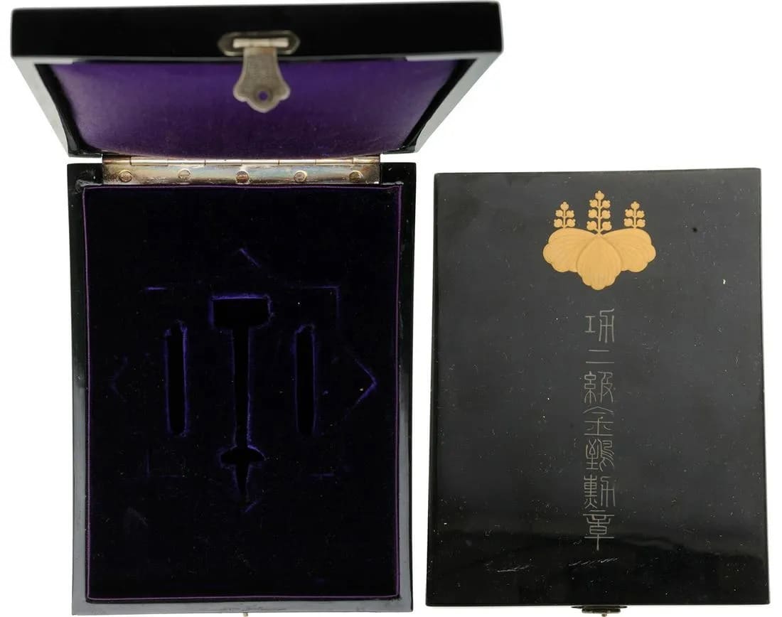 case for 2nd class Golden Kite type 1942.jpg