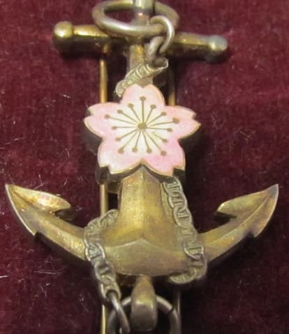 Cased 1st class badge made  by Tokyo Medal Works.jpg