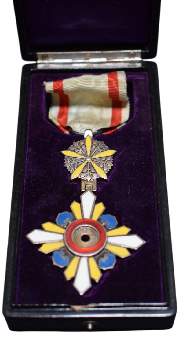 Cased 5th class order of the Auspicious Clouds with technical mark  0.jpg