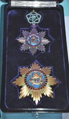 Cased Order  of the Illustrious Dragon.jpg