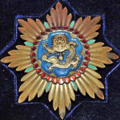 Cased Order of the Illustrious Dragon_.jpg