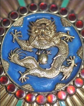 Cased_Ordre_of the Illustrious Dragon.jpg