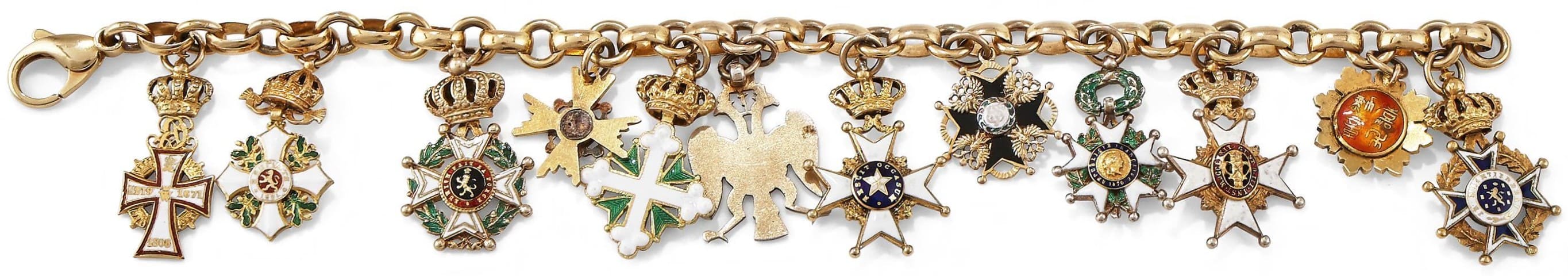Chain of  miniatures.jpg