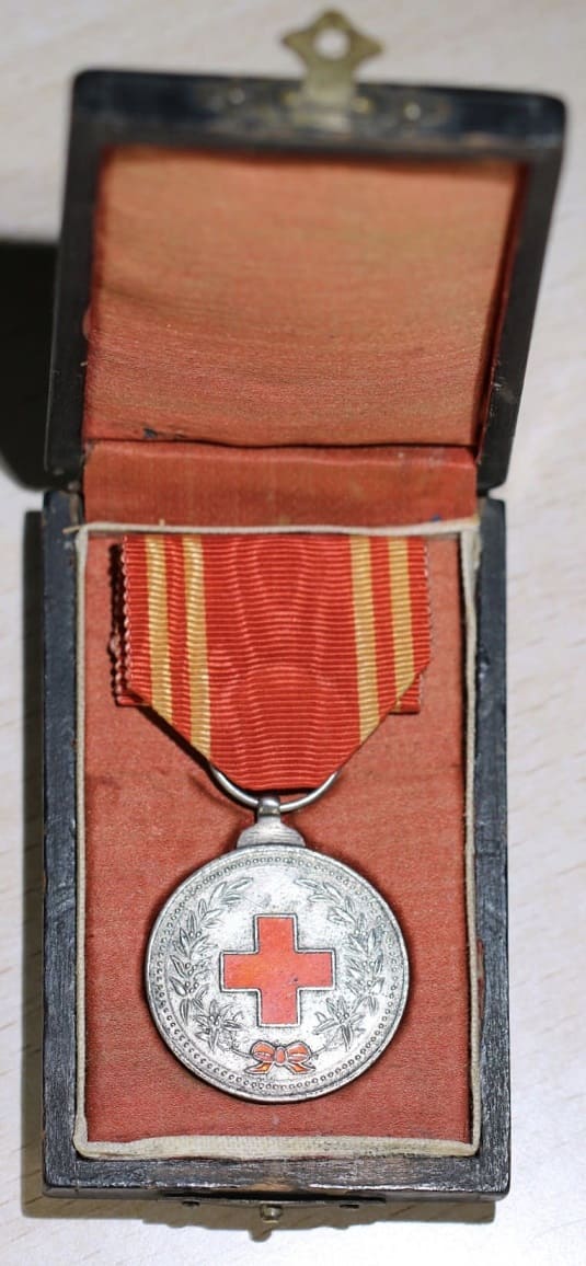 Chinese Red Cross Society Regular  Member's Medal.jpg