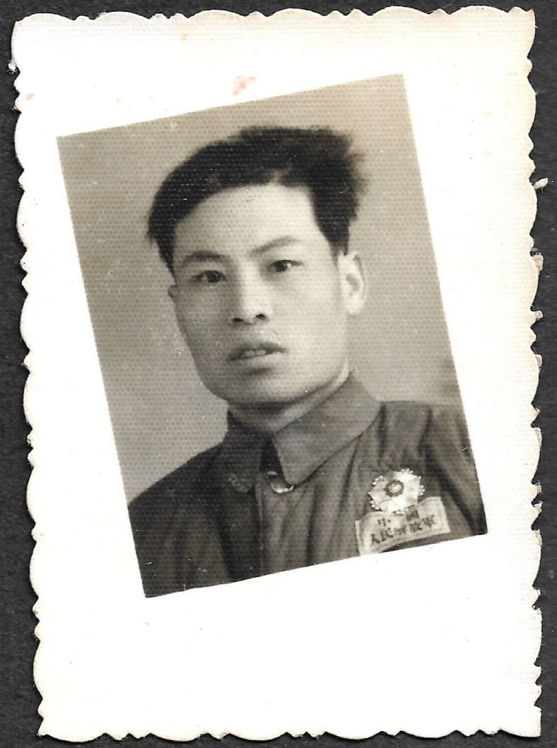 Chinese  Soldier  with Noth Korean Order.jpg