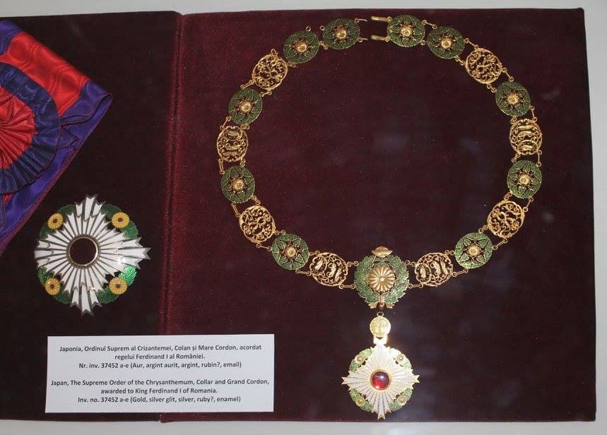 Collar and Grand Cordon of the Order of the Chrysanthemum of Ferdinand I of Romania.jpg