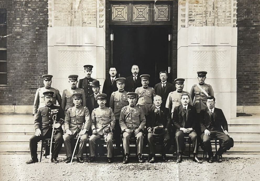 colonel  with the  the aide-de-camp to the Emperor badge.jpg