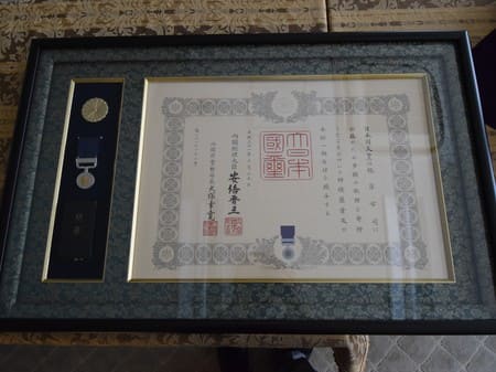 Commemorative photo at the  Medal with Dark Blue Ribbon ceremony.jpg