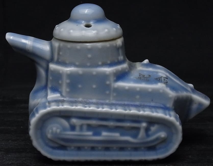 Commemorative  Saucer in the Form of the Tank NC27 Otsu.jpg