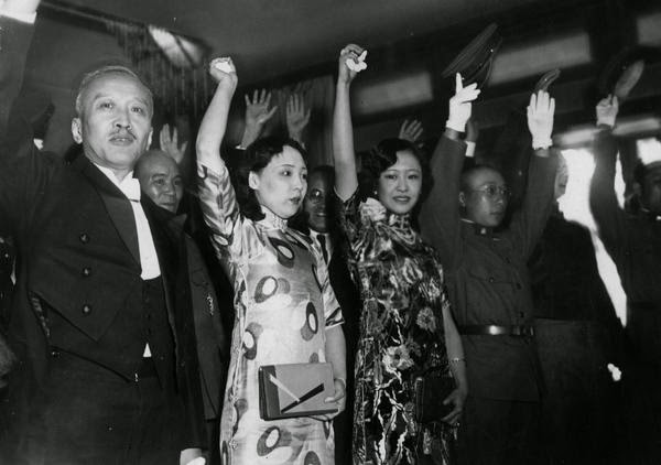 coronation of Henry Puyi.jpg