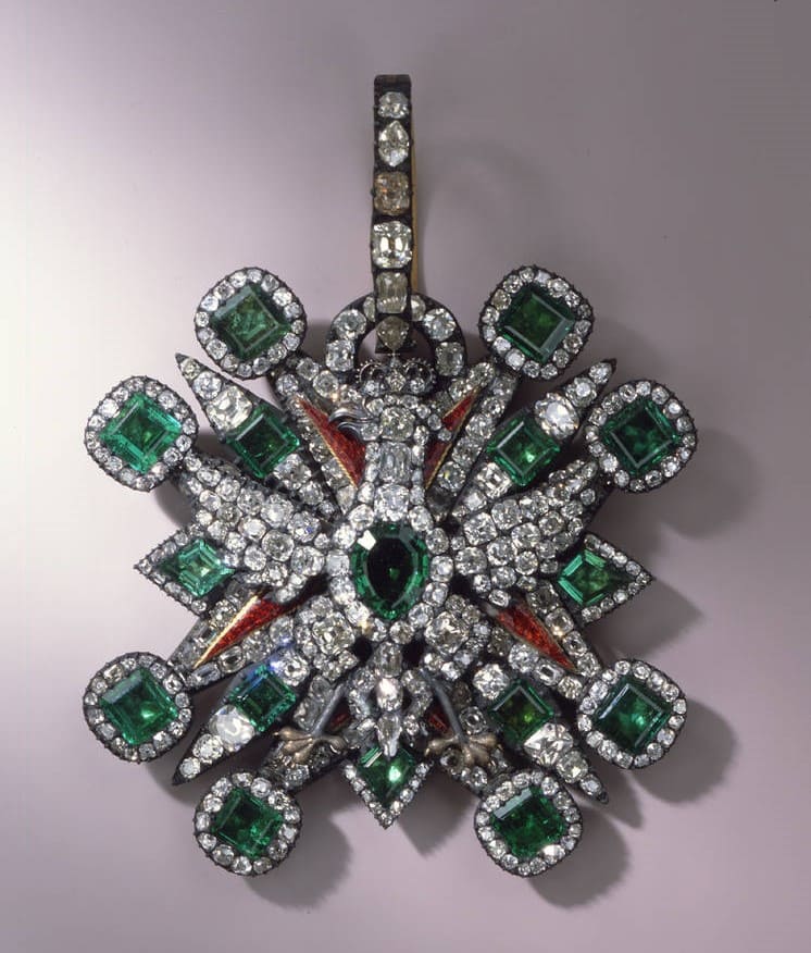 Cross with diamonds and emeralds made jeweler Johann August Jordan.jpg