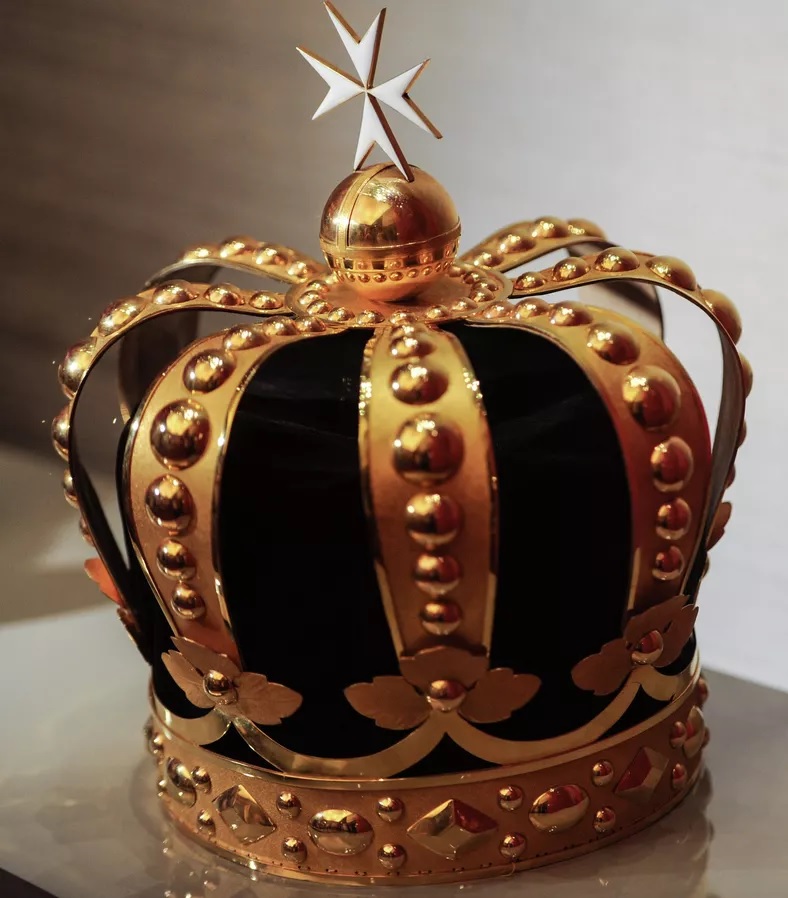 Crown of the Grand Master of the Order of St. John of Jerusalem.jpg