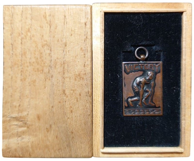 Dairen Scholarship Association Sport Watch Fob 大連奨学会徽章.jpg