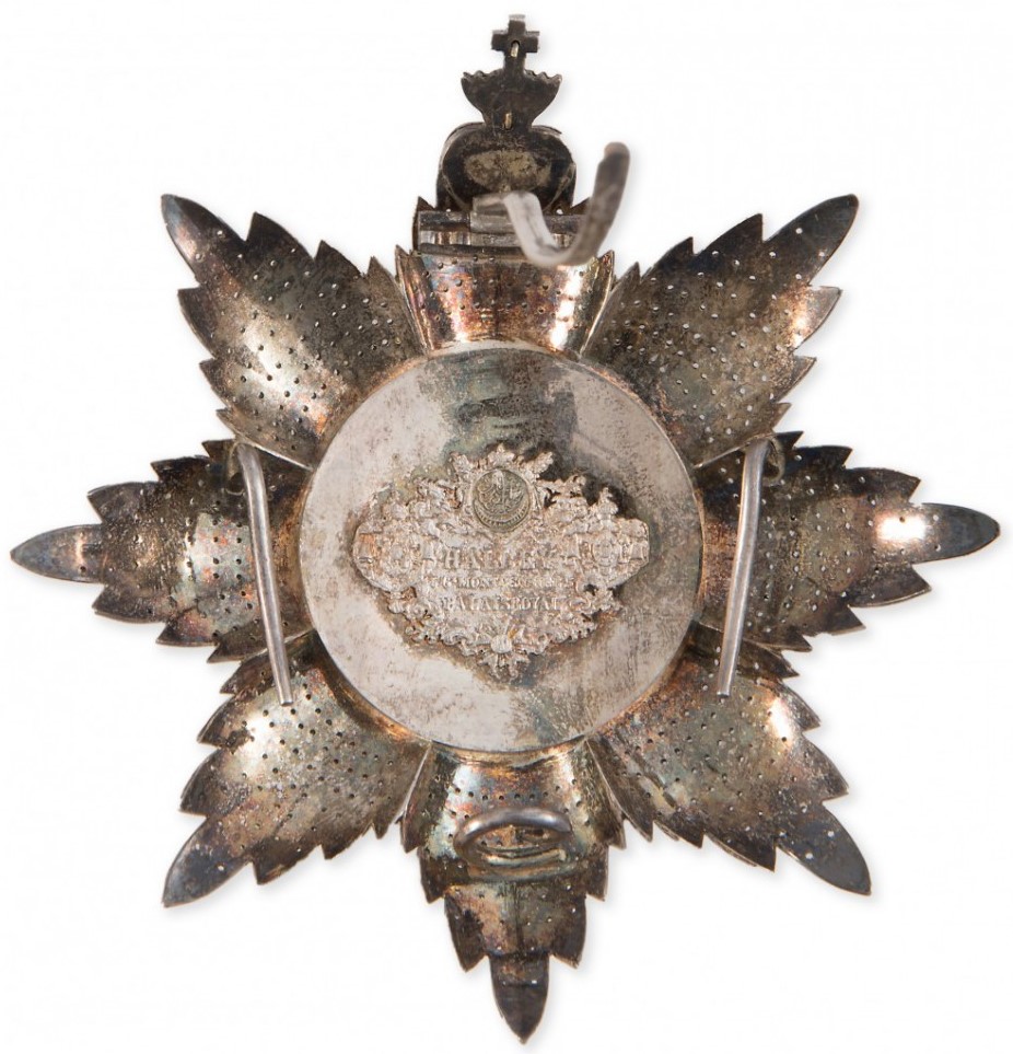 Diamond-cut   breast star with a typical features of Halley workshop.jpg