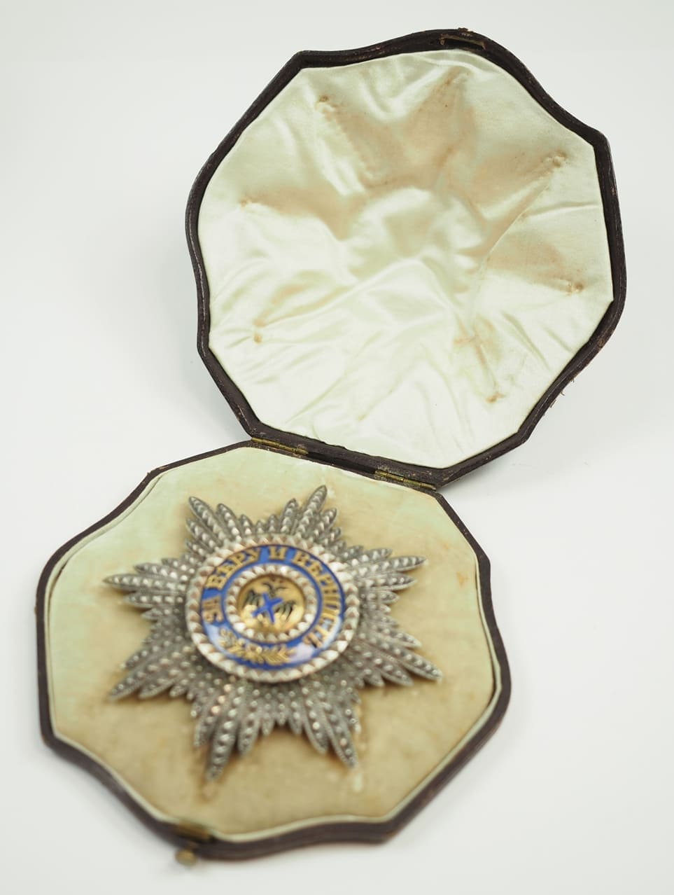 diamond-cut  fake breast star of Saint Andrew order.jpg