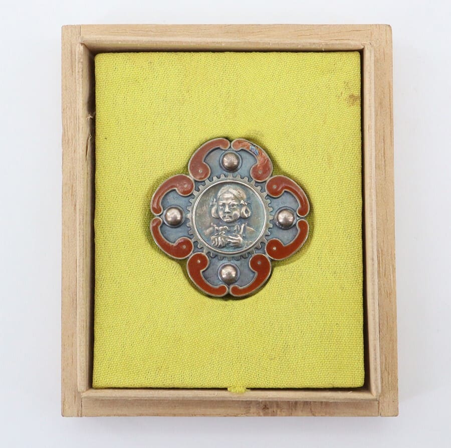 Diligent labor  badge marked M.jpg