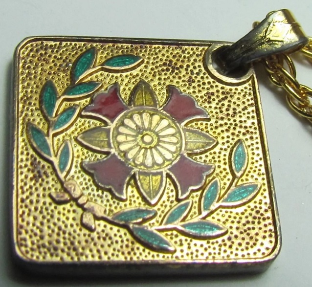 Disabled Veterans Wifes Association Silver Pendant.jpg