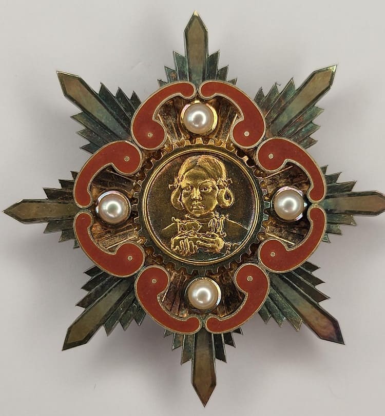 勤労顕功章 Distinguished  Diligent Labor Badge.jpg