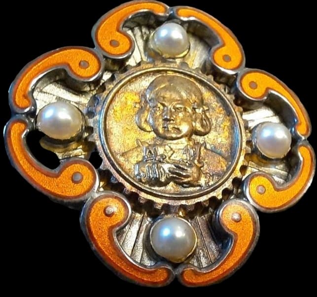 勤労顕功章  Distinguished   Diligent Labor Badge.jpg