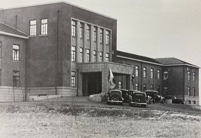 Doutokudai_main_entrance.jpg