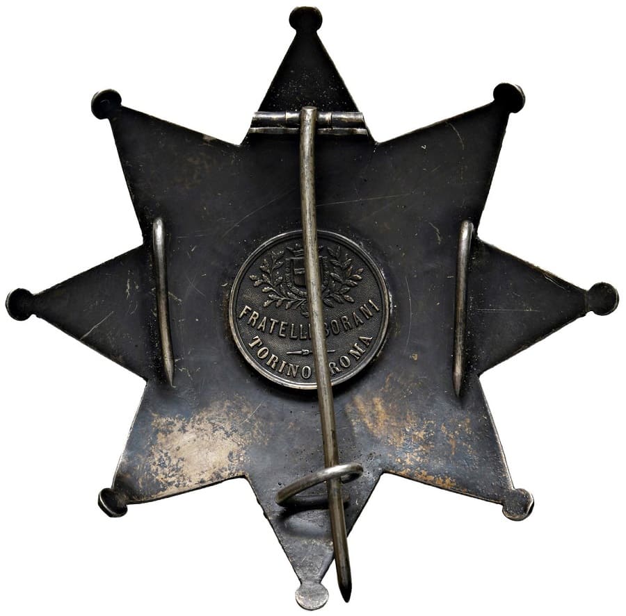 Early breast star of the Crown of  Italy.jpg