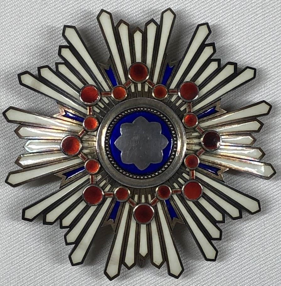 early cased 2nd class Sacred Treasure order..jpg