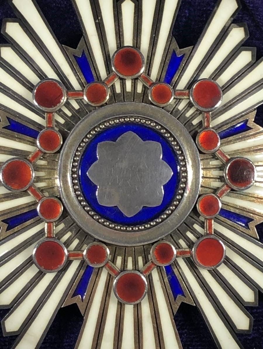 early cased 2nd class Sacred Treasure order.jpg