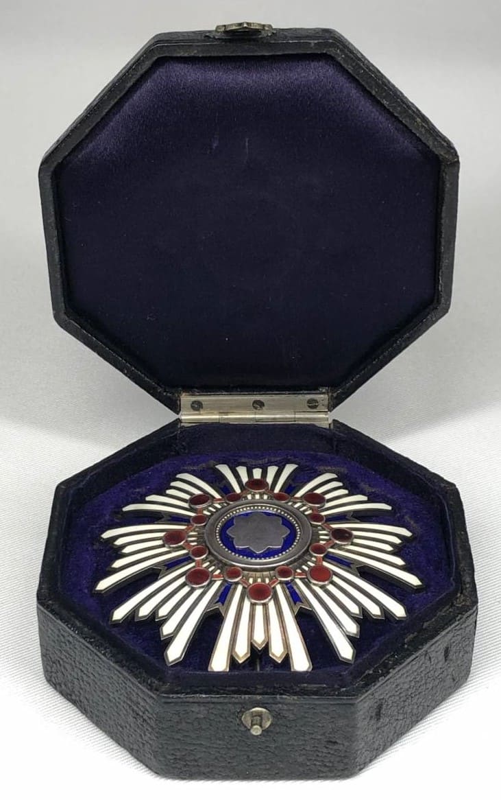 early cased 2nd  class Sacred Treasure order.jpg