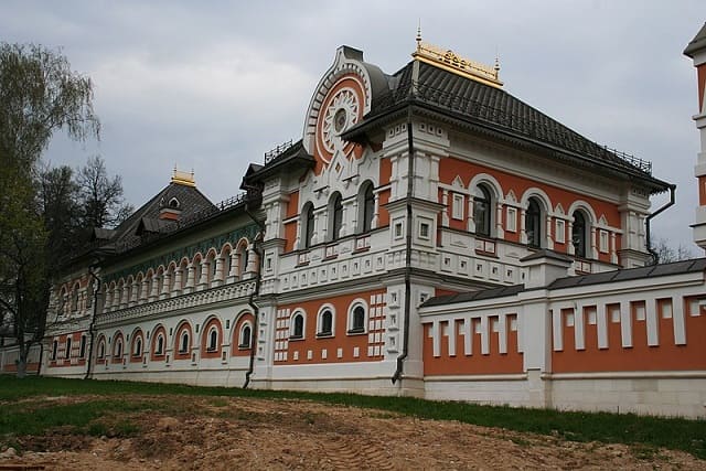 Estate of Mikhail Bode Lukino.jpg