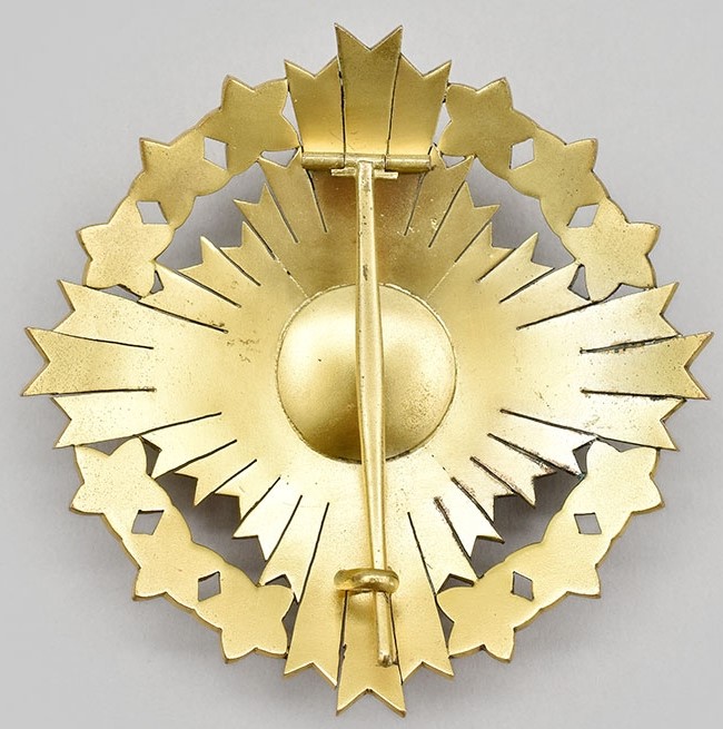 European  replica   of the Order of the Paulownia Flowers.jpg