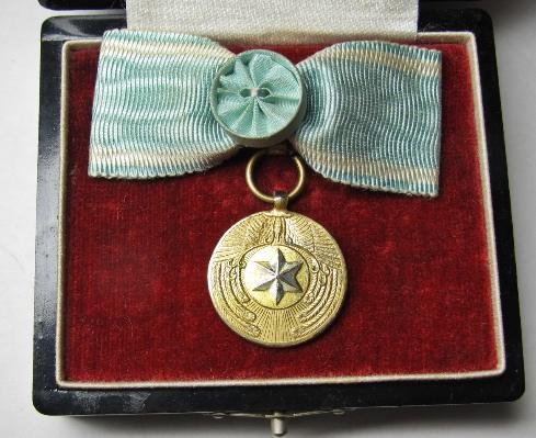 Extraordinary  Member's Badge of Imperial Soldiers' Relief Association.jpg