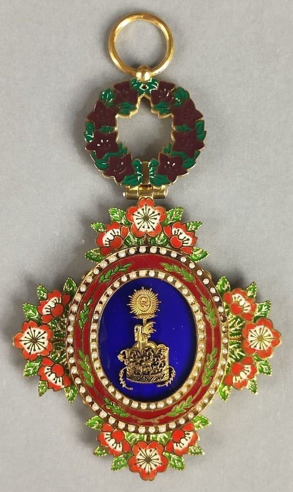 fake 1st class Order of the Precious Crown.jpg
