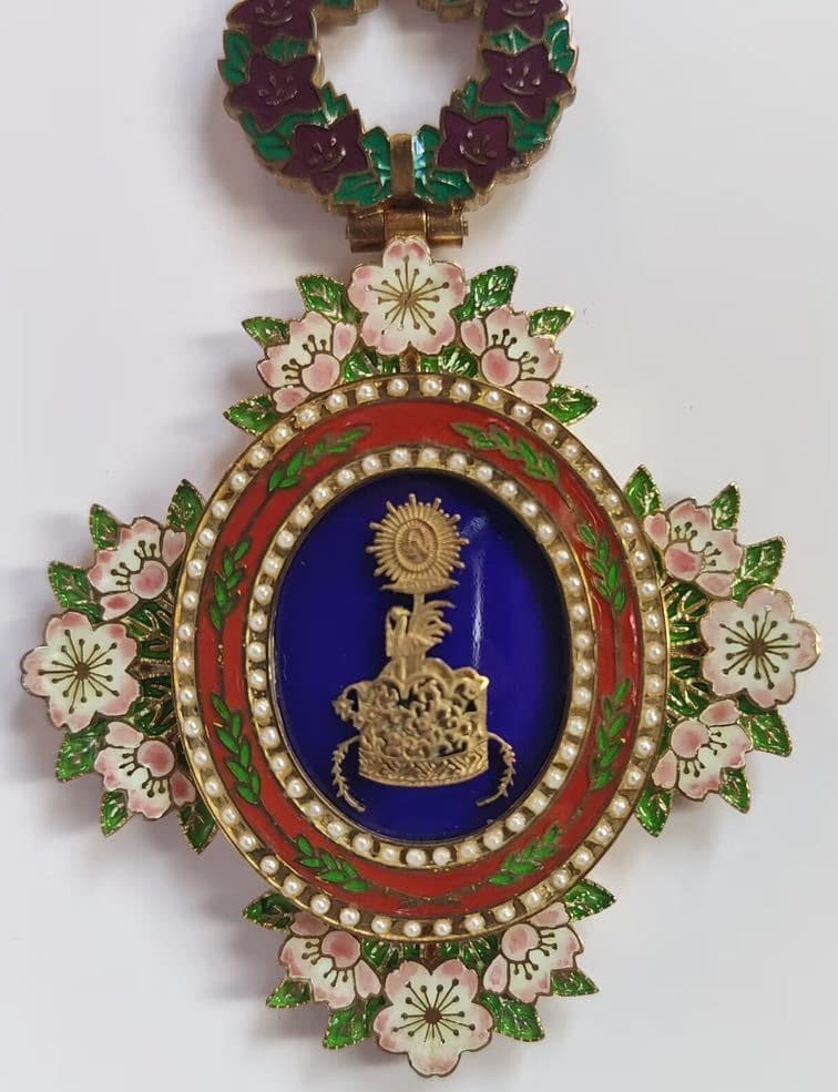 Fake 1st class Order of the Precious  Crown.jpg