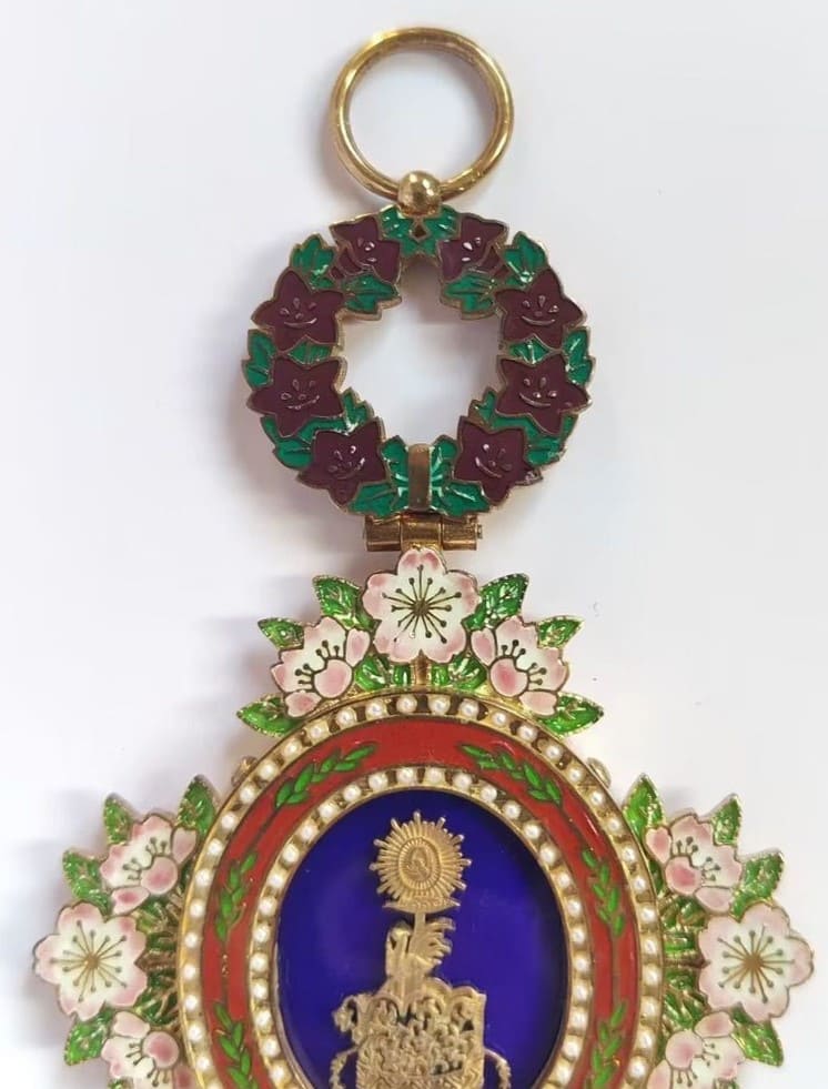 Fake 1st class Order  of the Precious Crown.jpg