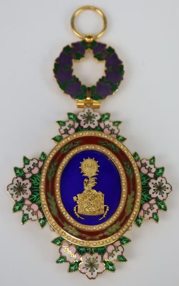 Fake 1st class Order of the Precious Crown.jpg
