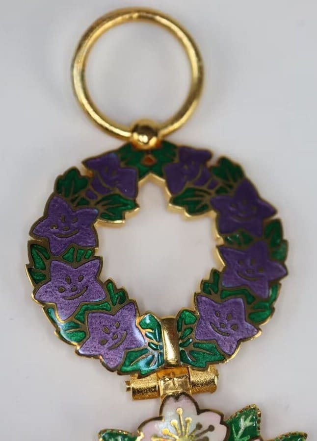 Fake  1st class Order of the Precious Crown.jpg
