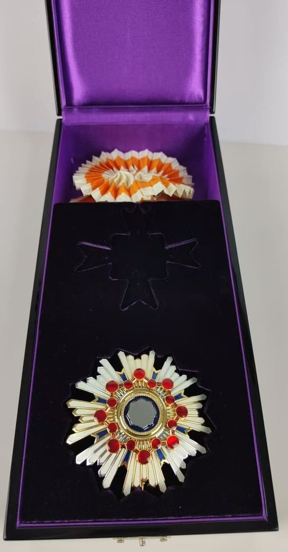 Fake 1st class  Sacred Treasure order.jpg