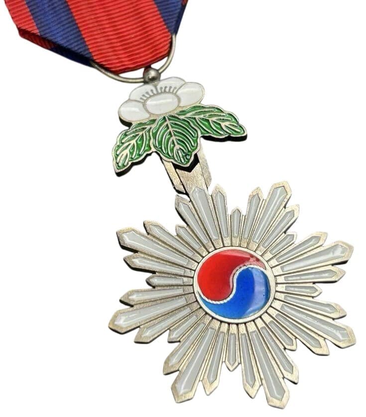 Fake 6th class Order  of  Taeguk.jpg