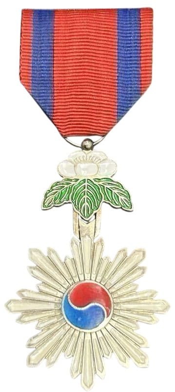 Fake 6th class Order of Taeguk.jpg