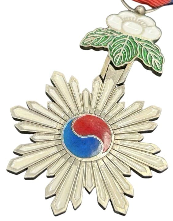Fake 6th class Order  of Taeguk.jpg