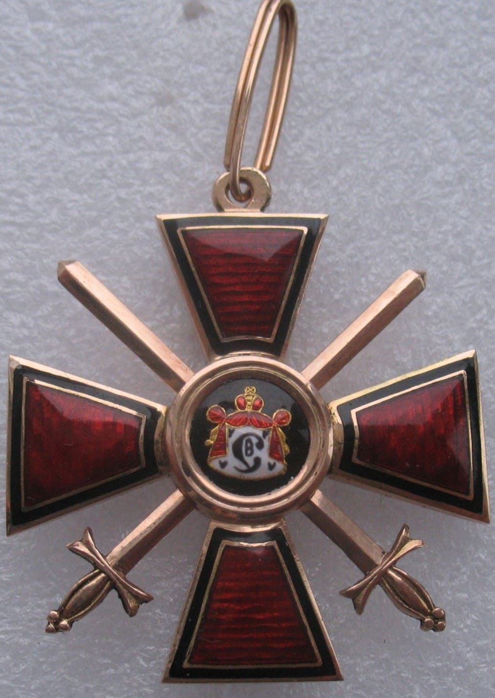 Fake Eduard 4th class Saint Vladimir order with swords in gold.jpg