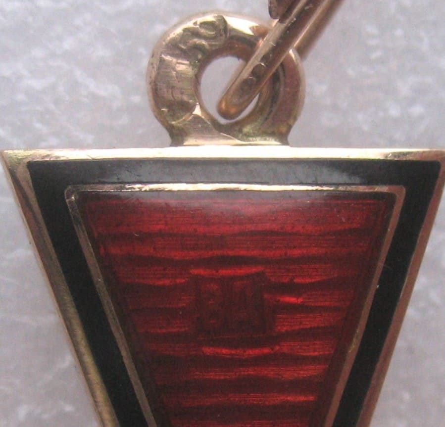 Fake Eduard 4th class Saint Vladimir order with  swords in gold.jpg