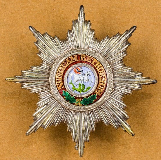 Fake Hannover  Order of Saint George breast star.jpg