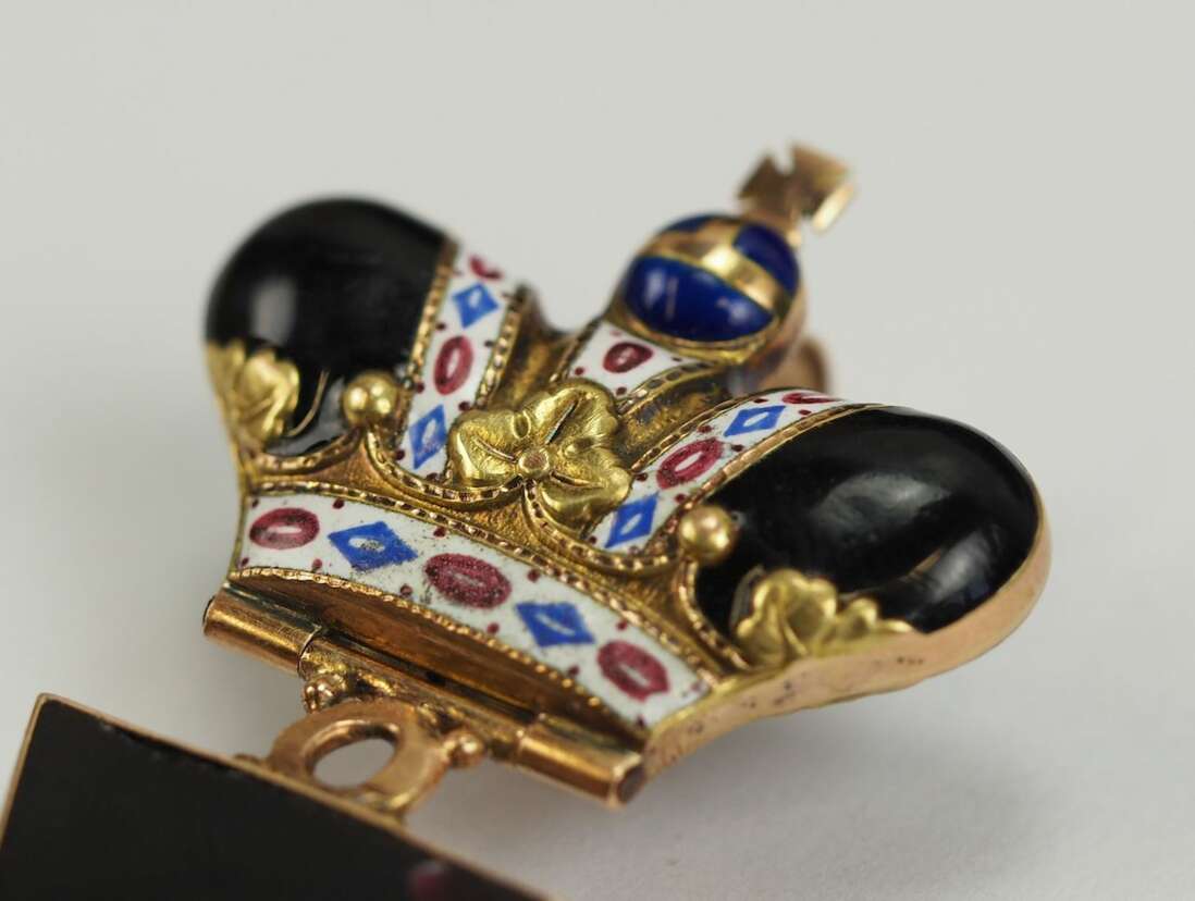 Fake Imperial Crown.jpg