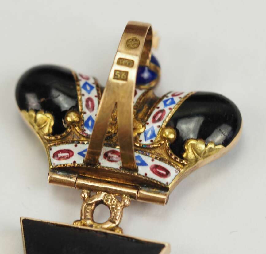 Fake  Imperial Crown.jpg
