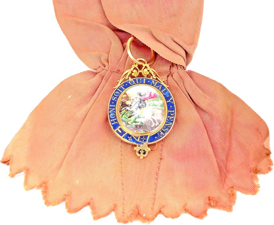 Fake Medallion  of Royal Hanoverian Order of St. George combined with the Most Noble Order of the Garter.jpg
