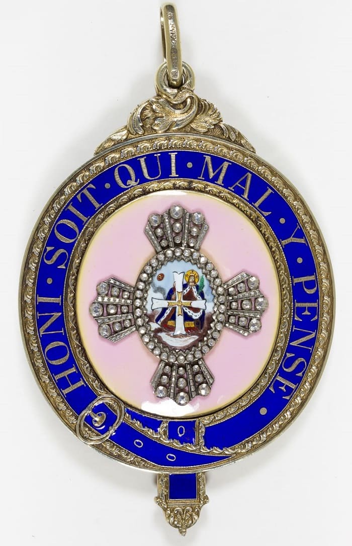 Fake Medallion with Imperial  Russian Orders combined with the Order of the Garter.jpg