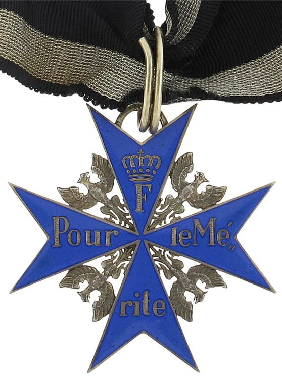 Fake  Pour le Mérite Order  made by Rothe.jpg
