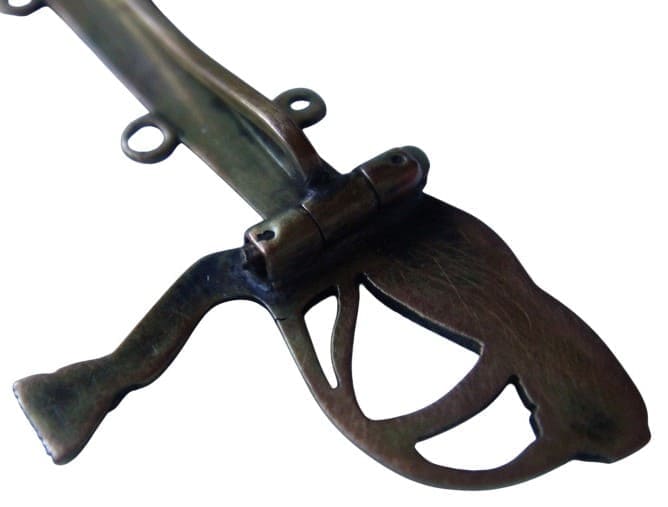 Fake sabre  suspension miniature.jpg