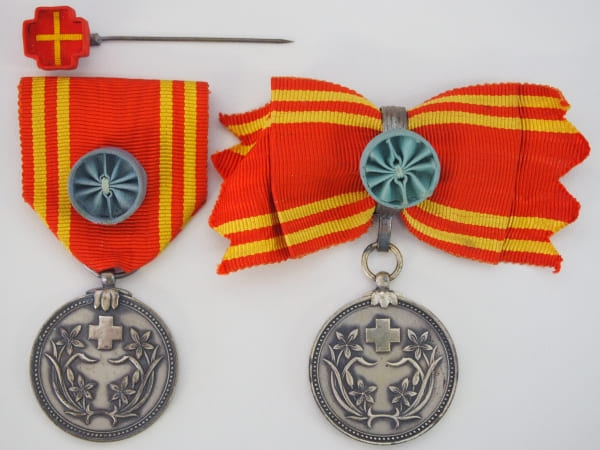 Female version of the medal.jpg
